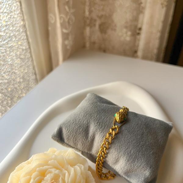 Emerald Eyes Snake Necklace