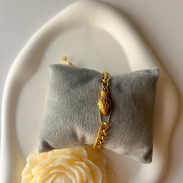 Emerald Eyes Snake Necklace